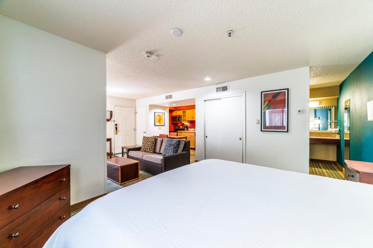 Metro Phx Queen Upstairs Sleeps 4 Modern Design Amenities *