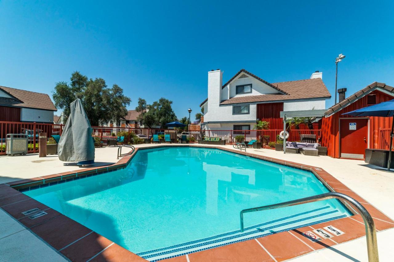 Metro Phx Queen Upstairs Sleeps 4 Modern Design Amenities Phoenix