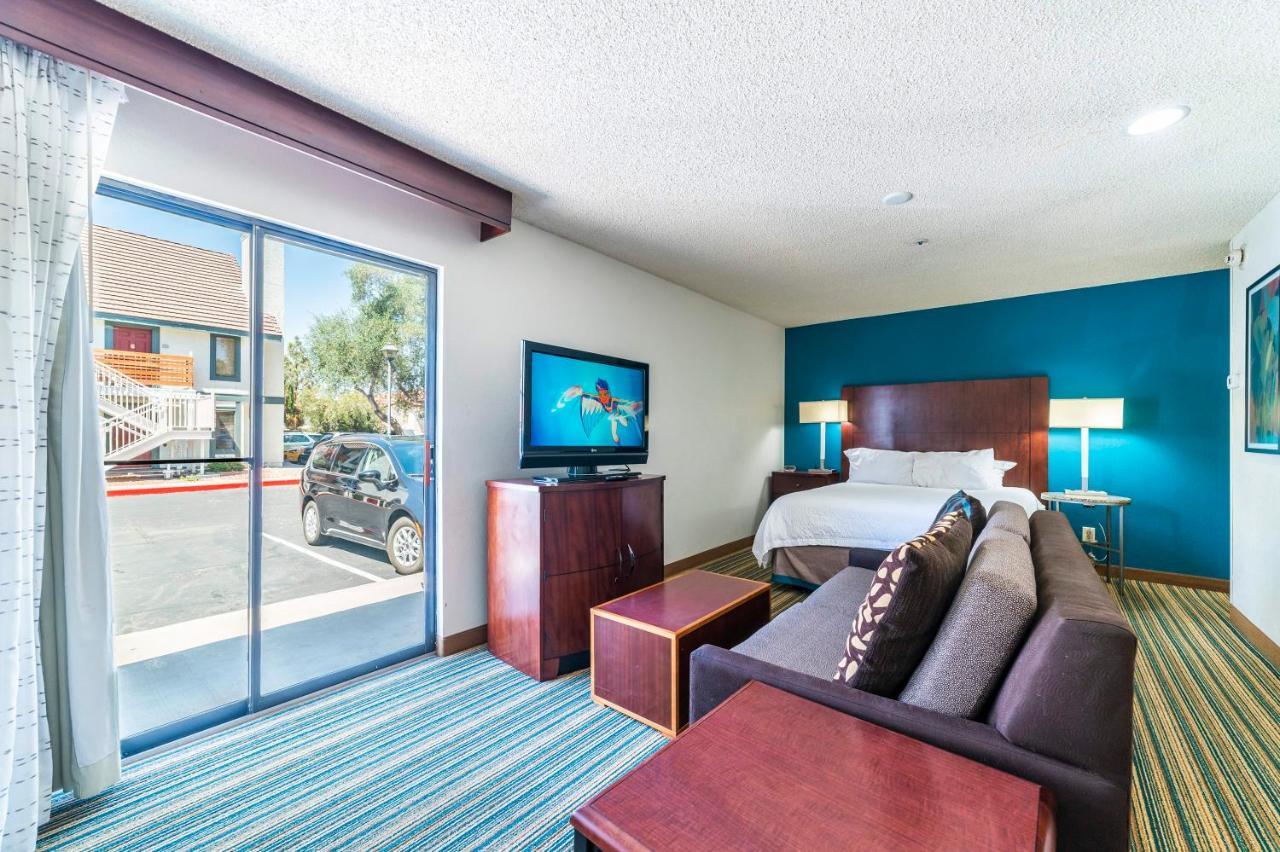 Metro Phx Queen Upstairs Sleeps 4 Modern Design Amenities Apartment
