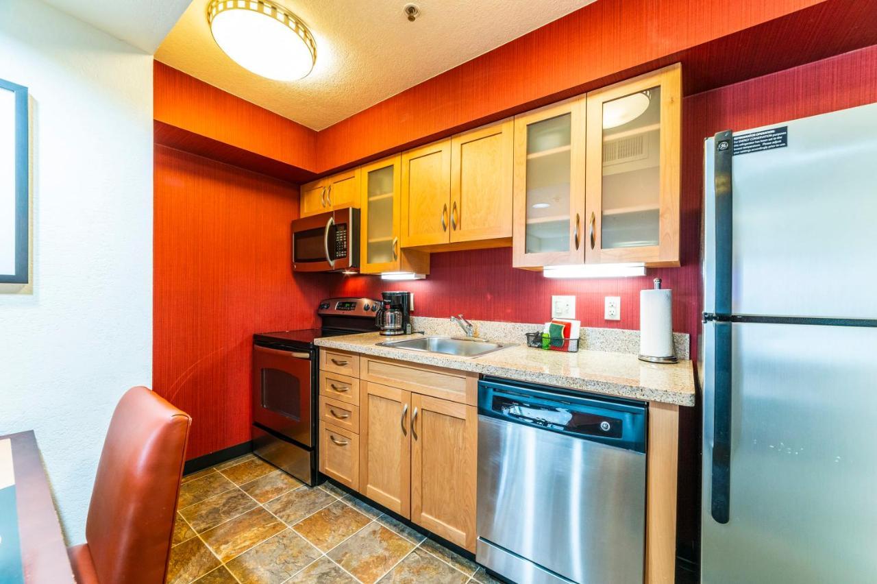 Metro Phx Queen Upstairs Sleeps 4 Modern Design Amenities Apartment